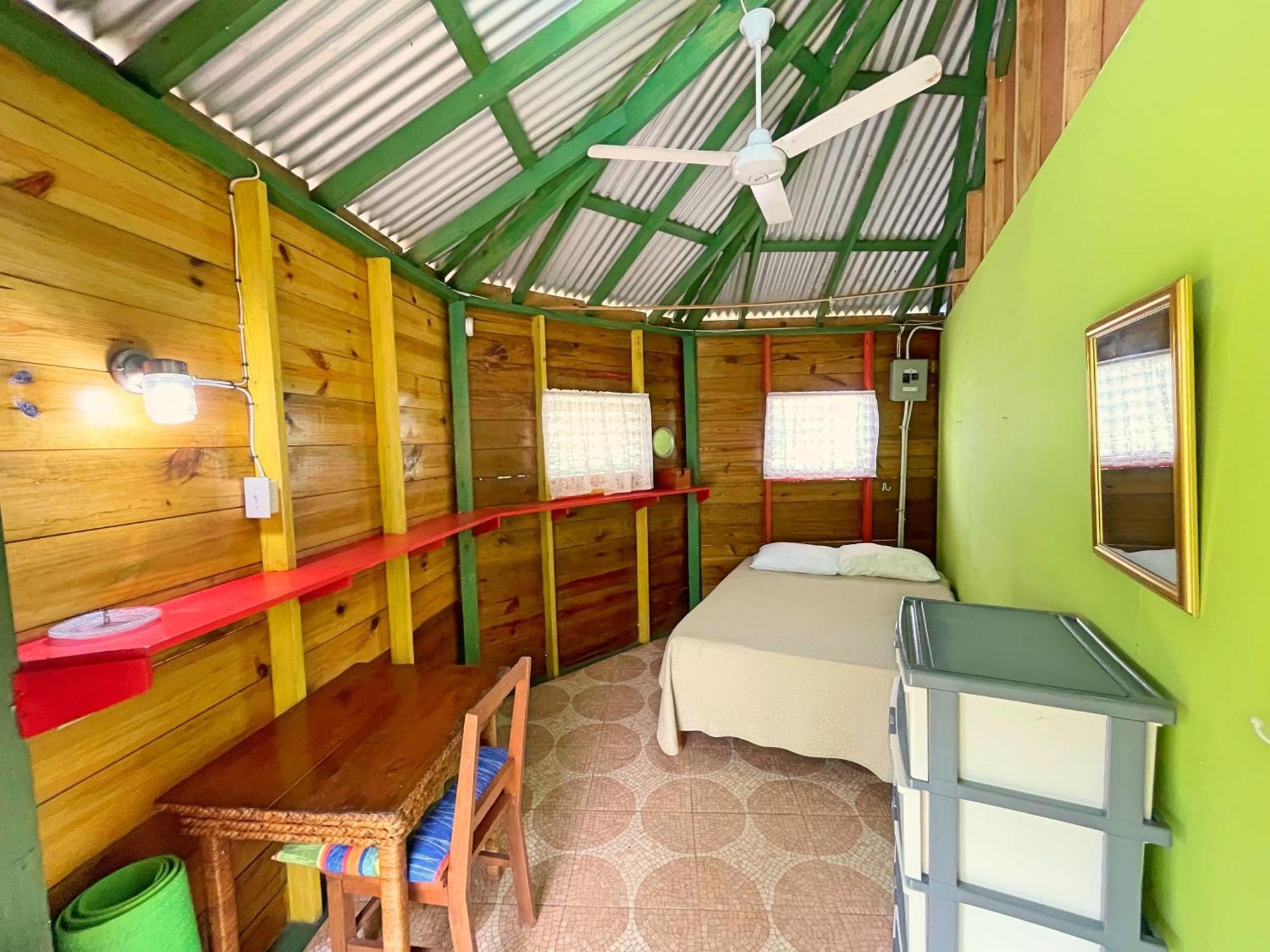 Judy House 2 - Lewis Backpacker Hostel Little Bay 部屋 写真